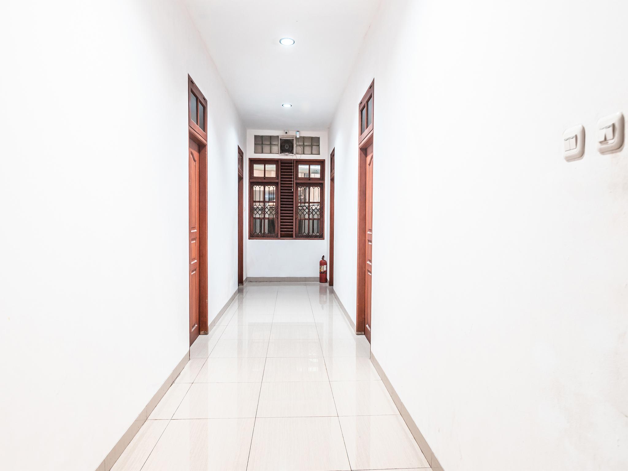 Oyo 1990 Kost Kuningan Executive Boading House Setiabudi Cakarta Dış mekan fotoğraf