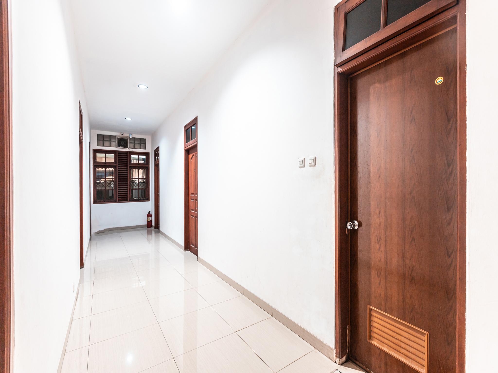 Oyo 1990 Kost Kuningan Executive Boading House Setiabudi Cakarta Dış mekan fotoğraf